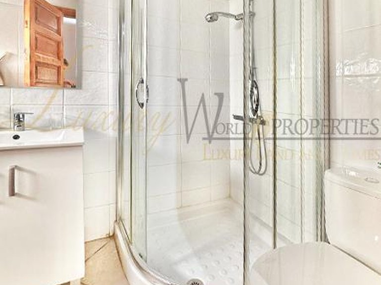 Villa for Sale in Playa De Las Americas, Tenerife, España 17