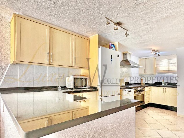 Villa for Sale in Playa De Las Americas, Tenerife, España 8