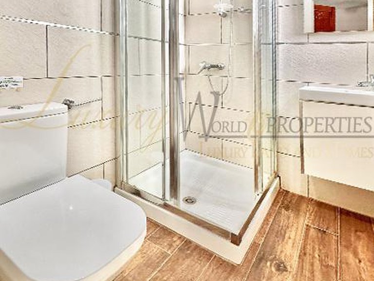 Villa for Sale in Playa De Las Americas, Tenerife, España 14