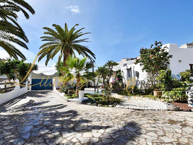 Villa for Sale in Cabo Blanco, Tenerife, España 2