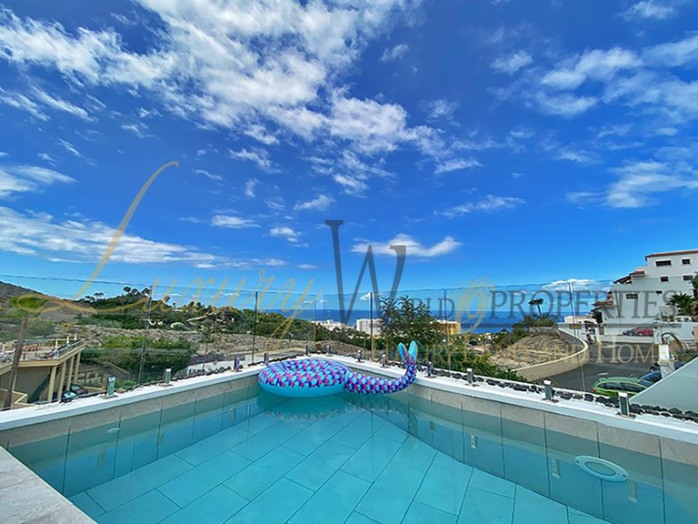 Villa for Sale in Costa Adeje, Tenerife, España 2