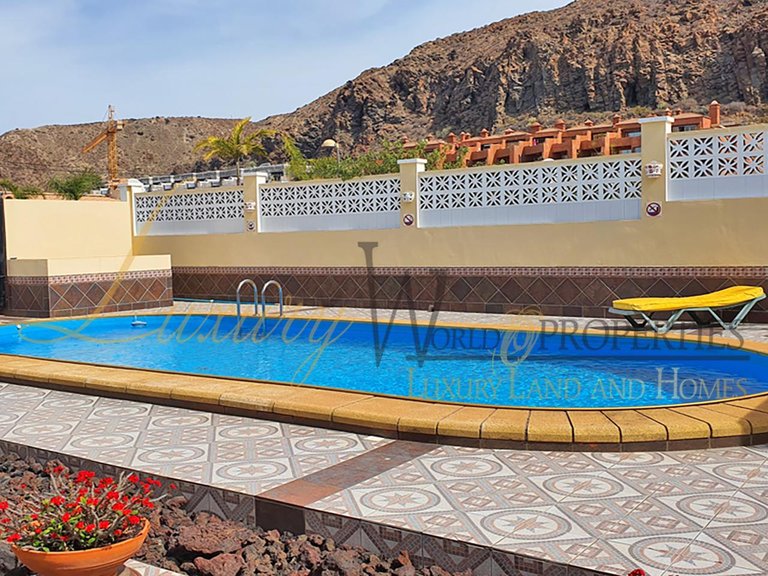 Villa for Sale in Palm Mar, Tenerife, España 1