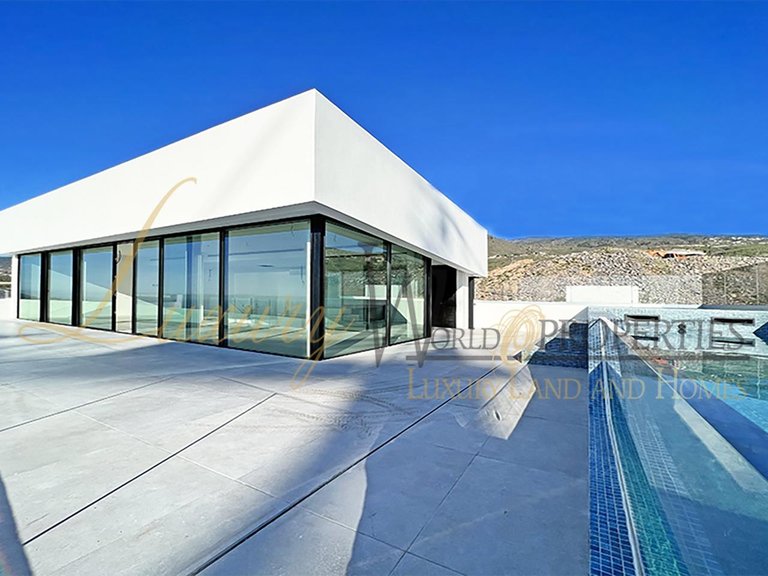 Villa for Sale in Guia De Isora, Tenerife, España 2