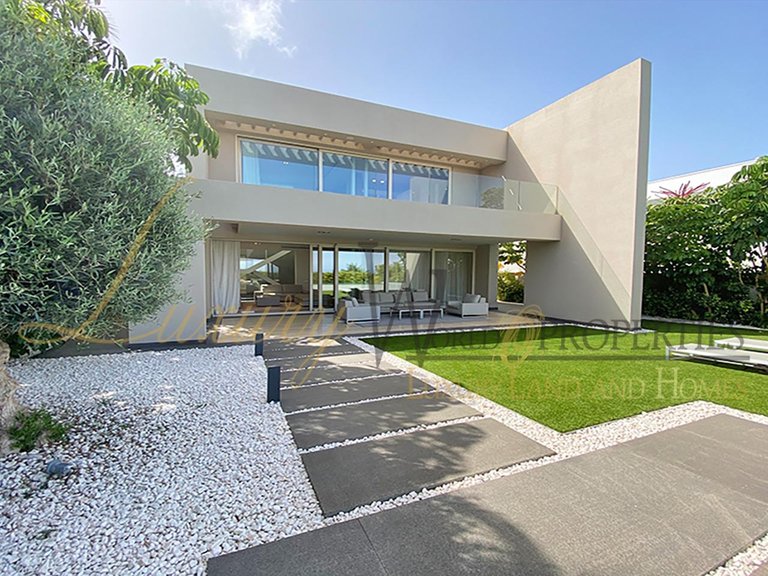 Villa for Sale in Adeje, Tenerife, España 2