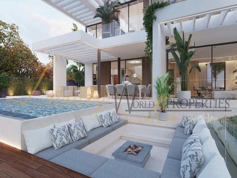 Villa for Sale in Costa Adeje, Tenerife, España 2