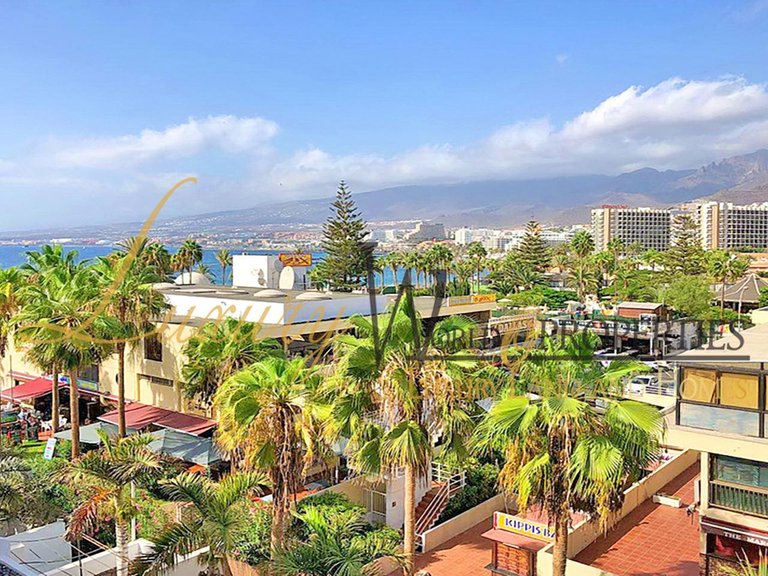 Town House for Sale in Playa De Las Americas, Tenerife, España 2