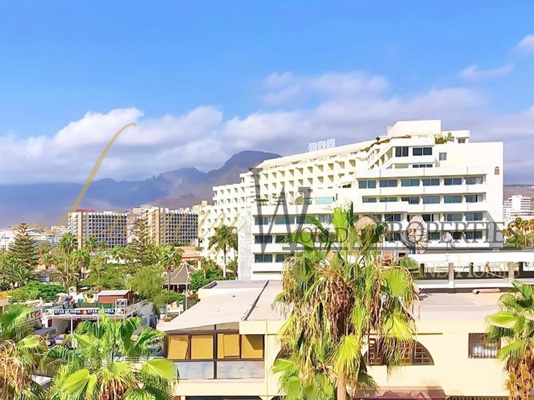 Town House for Sale in Playa De Las Americas, Tenerife, España 1