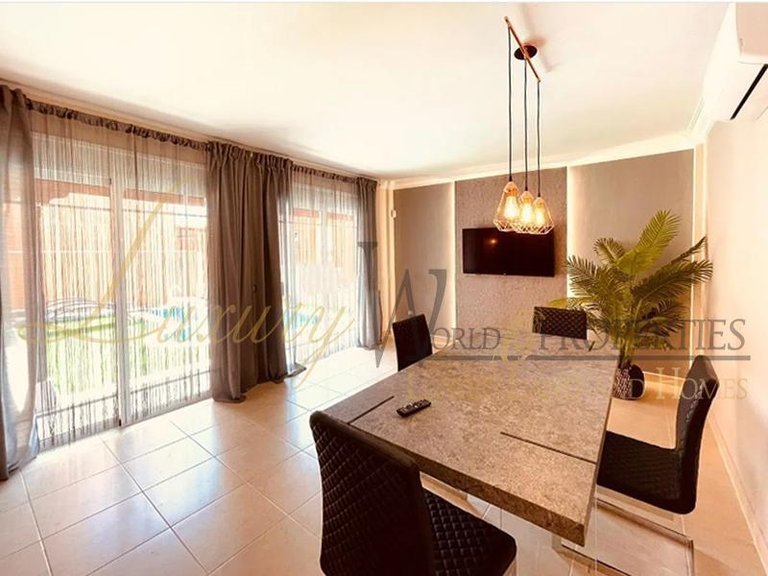 Villa for Sale in Los Cristianos, Tenerife, España 10