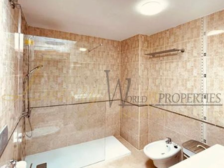 Villa for Sale in Los Cristianos, Tenerife, España 25