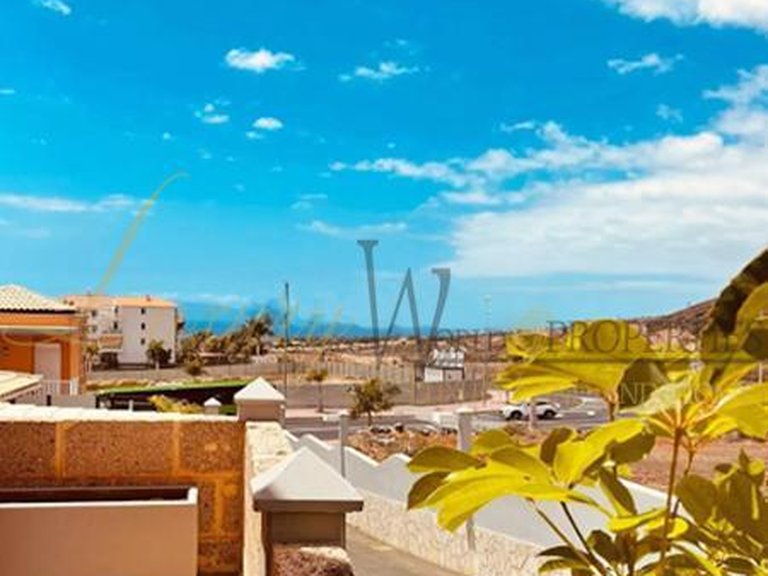 Villa for Sale in Los Cristianos, Tenerife, España 5
