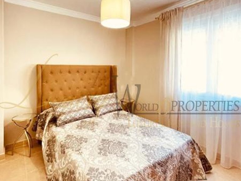 Villa for Sale in Los Cristianos, Tenerife, España 17