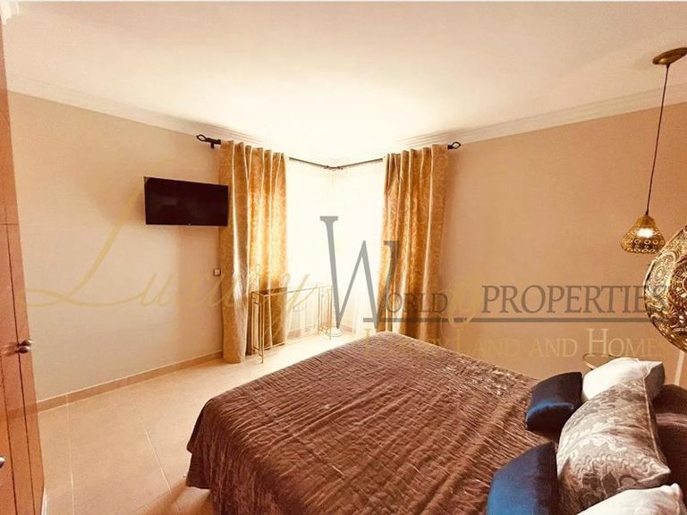 Villa for Sale in Los Cristianos, Tenerife, España 18