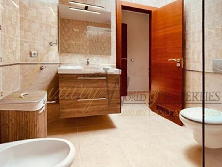 Villa for Sale in Los Cristianos, Tenerife, España 23