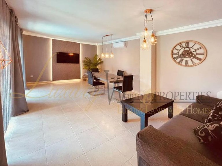 Villa for Sale in Los Cristianos, Tenerife, España 11