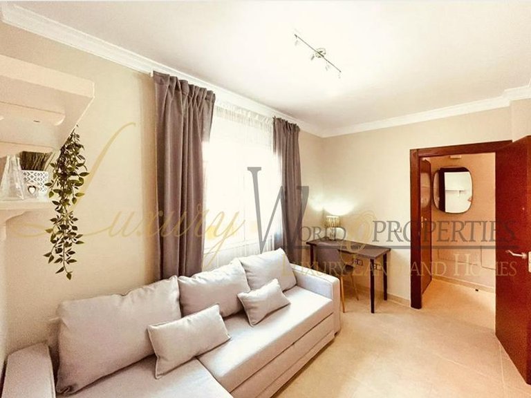 Villa for Sale in Los Cristianos, Tenerife, España 8