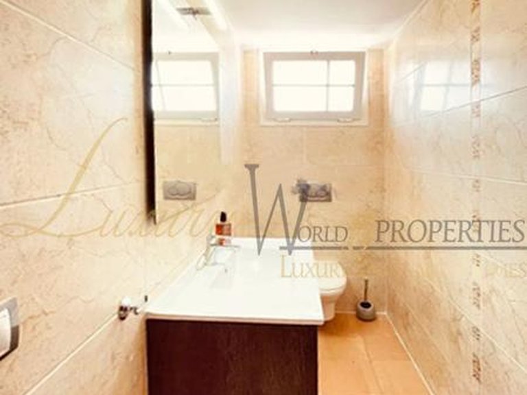 Villa for Sale in Los Cristianos, Tenerife, España 20