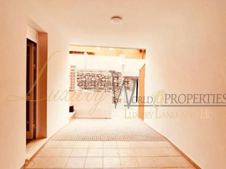 Villa for Sale in Los Cristianos, Tenerife, España 27