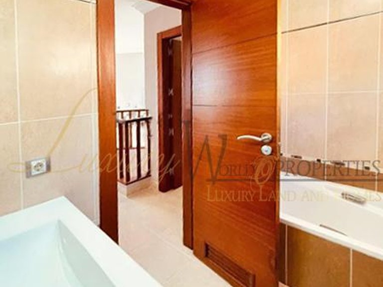Villa for Sale in Los Cristianos, Tenerife, España 21