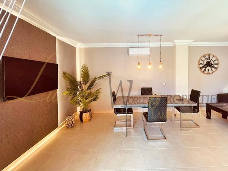 Villa for Sale in Los Cristianos, Tenerife, España 9