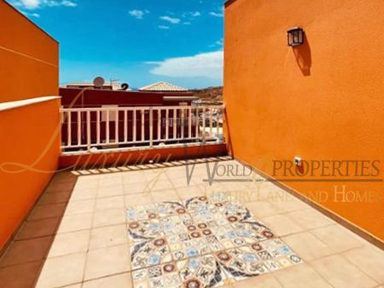 Villa for Sale in Los Cristianos, Tenerife, España 6