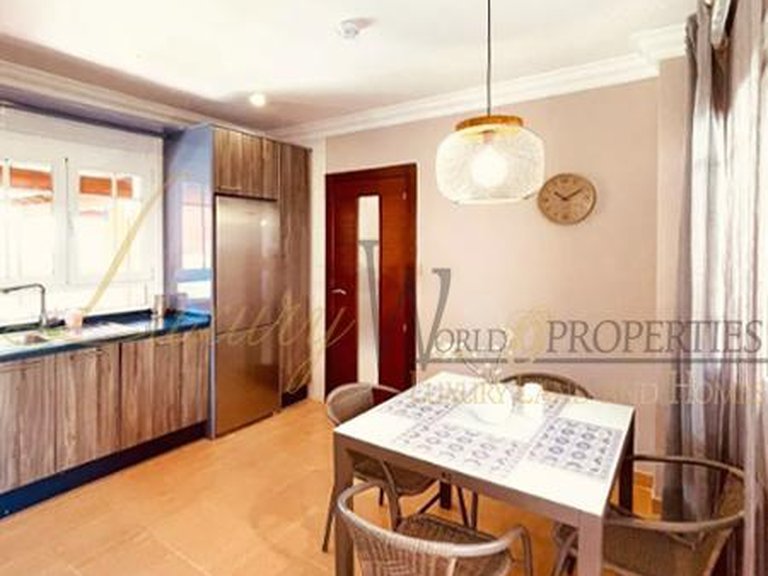 Villa for Sale in Los Cristianos, Tenerife, España 12