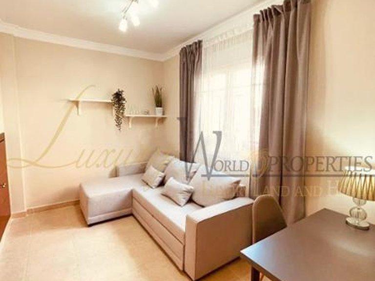 Villa for Sale in Los Cristianos, Tenerife, España 7