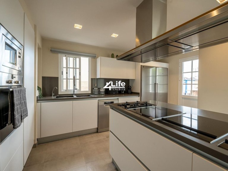 Villa for Sale in Costa Adeje, Adeje 11