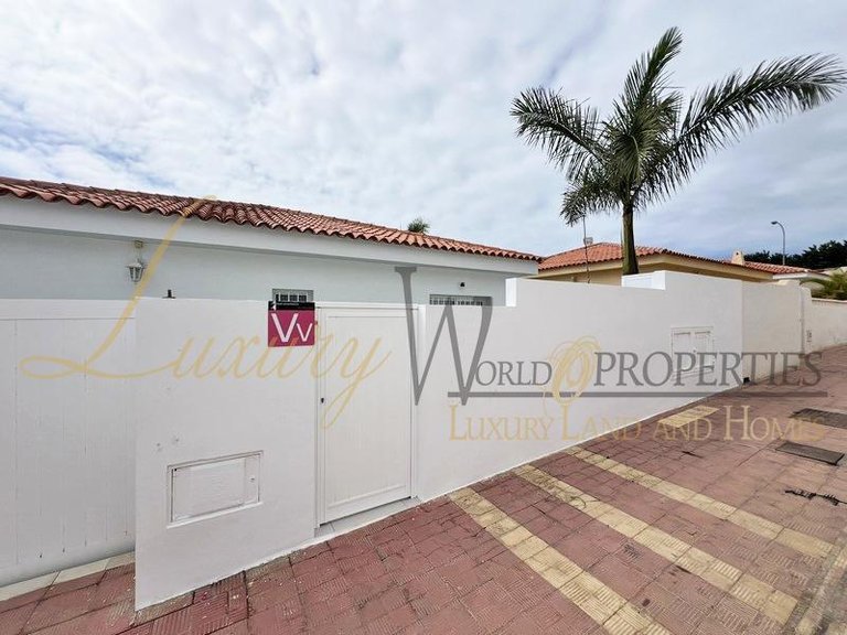 Villa for Sale in Callao Salvaje, Tenerife, España 10