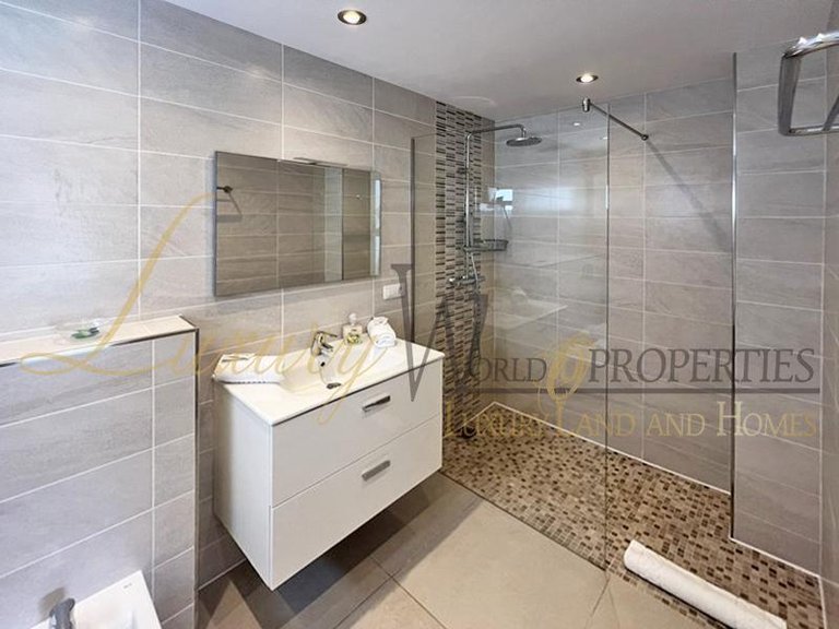 Villa for Sale in Callao Salvaje, Tenerife, España 31