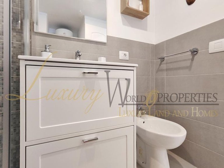 Apartment for Sale in Playa De Las Americas, Tenerife, España 23