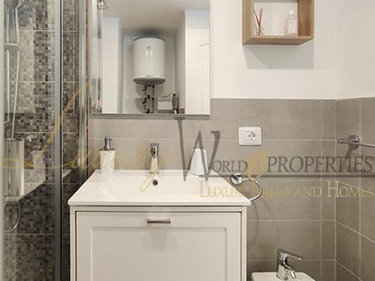 Apartment for Sale in Playa De Las Americas, Tenerife, España 22