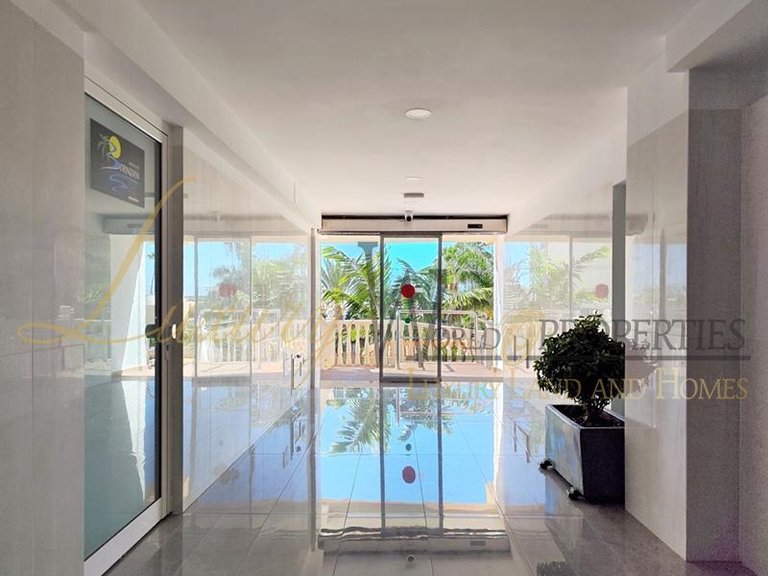 Apartment for Sale in Playa De Las Americas, Tenerife, España 28