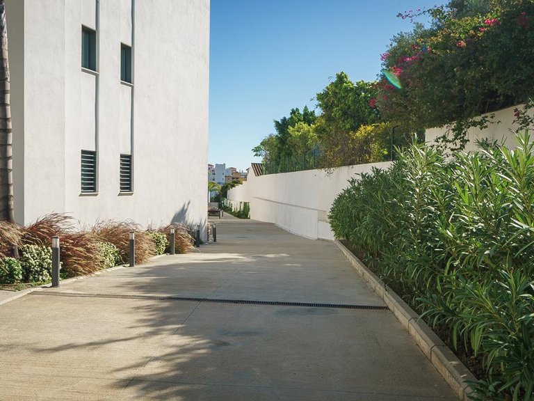 Apartment for Sale in Urbanización Puerto De Estepona, Malaga 31