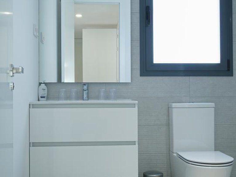 Apartment for Sale in Urbanización Puerto De Estepona, Malaga 25