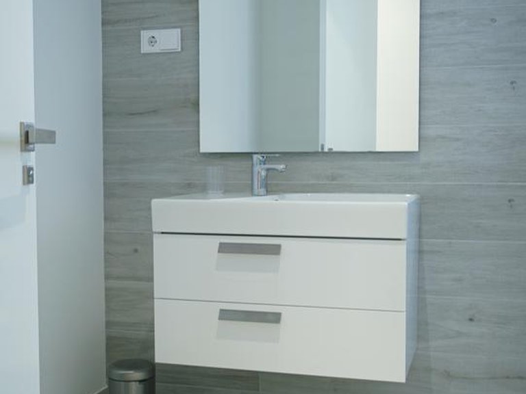 Apartment for Sale in Urbanización Puerto De Estepona, Malaga 27