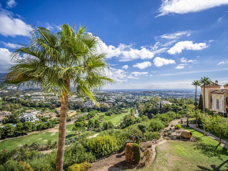 Penthouse for Sale in Benahavis, Malaga 7