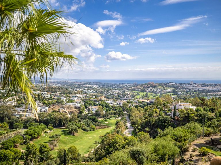 Penthouse for Sale in Benahavis, Malaga 13