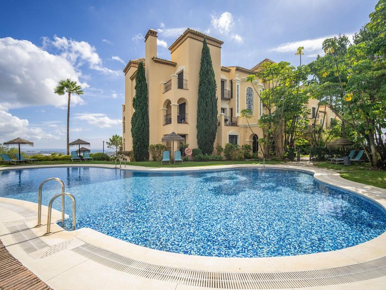 Penthouse for Sale in Benahavis, Malaga 2