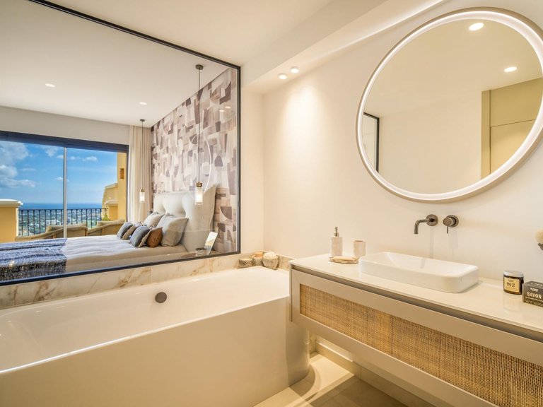Penthouse for Sale in Benahavis, Malaga 11