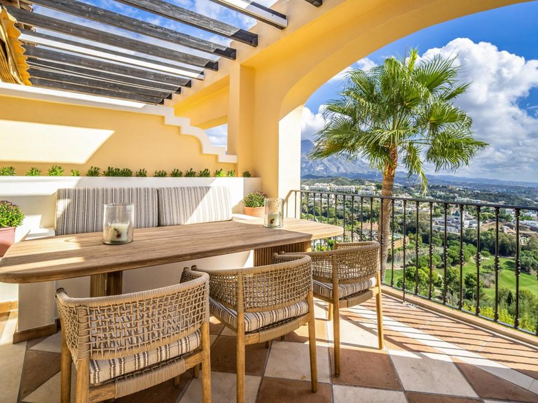 Penthouse for Sale in Benahavis, Malaga 5