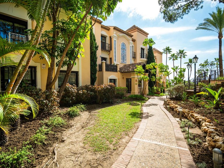 Penthouse for Sale in Benahavis, Malaga 15