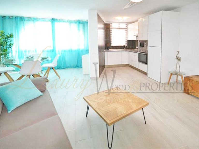 Apartment for Sale in Playa De Las Americas, Tenerife, España 4