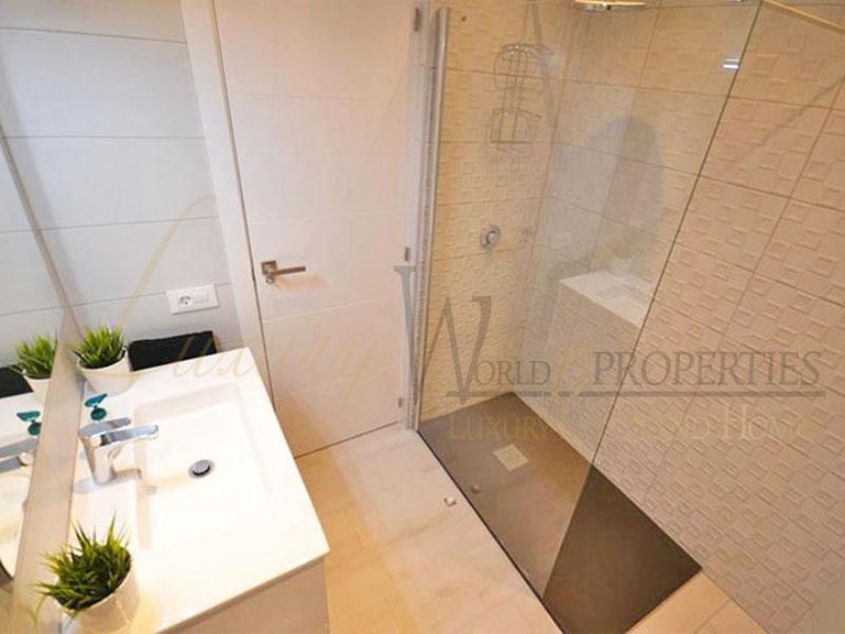 Apartment for Sale in Playa De Las Americas, Tenerife, España 13