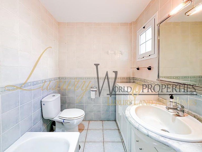 Apartment for Sale in Chayofa, Tenerife, España 45