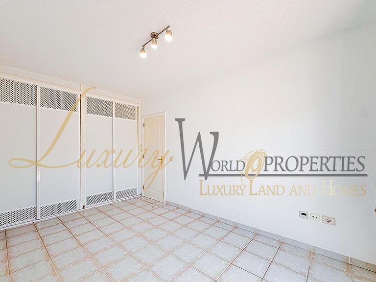 Apartment for Sale in Chayofa, Tenerife, España 43