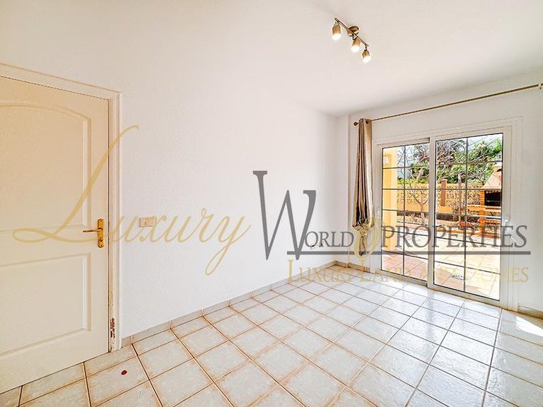 Apartment for Sale in Chayofa, Tenerife, España 41