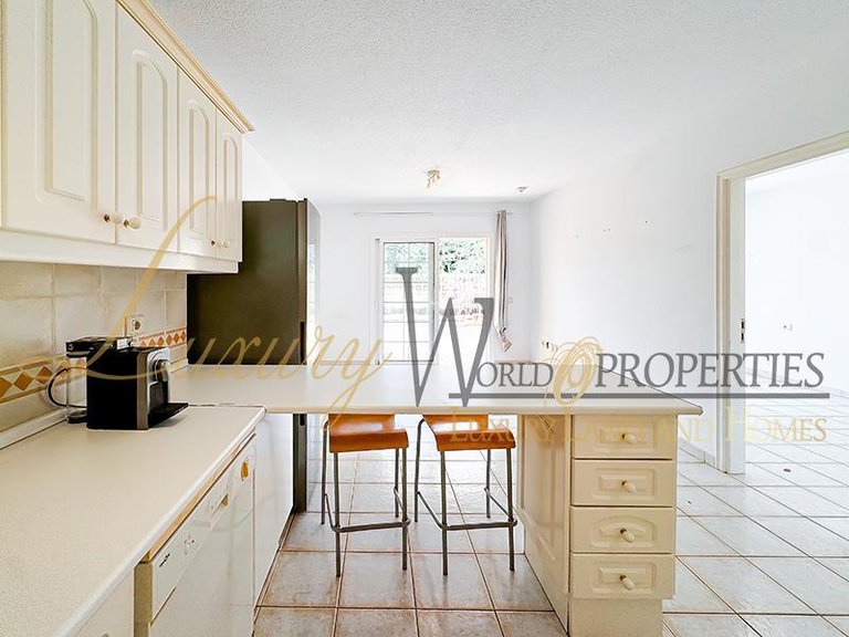 Apartment for Sale in Chayofa, Tenerife, España 37