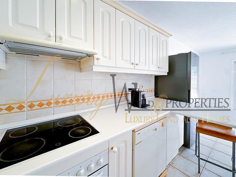 Apartment for Sale in Chayofa, Tenerife, España 38