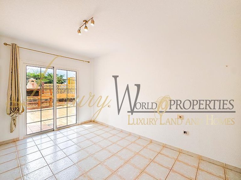 Apartment for Sale in Chayofa, Tenerife, España 40