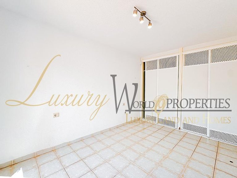 Apartment for Sale in Chayofa, Tenerife, España 42